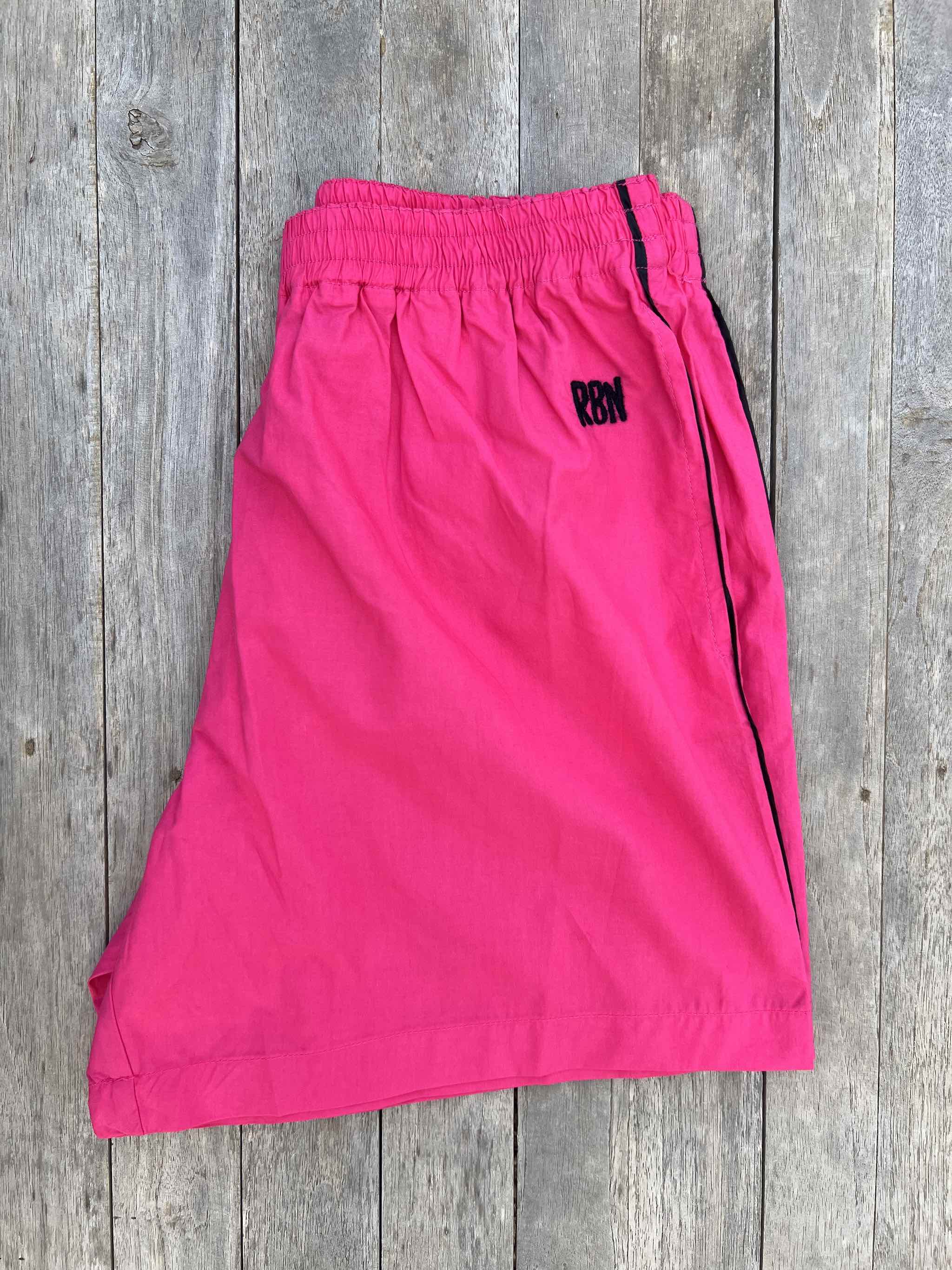 ROBIN SHORTS für Mädchen - Modell „Bondi‟ Pink mit Seitenstreifen