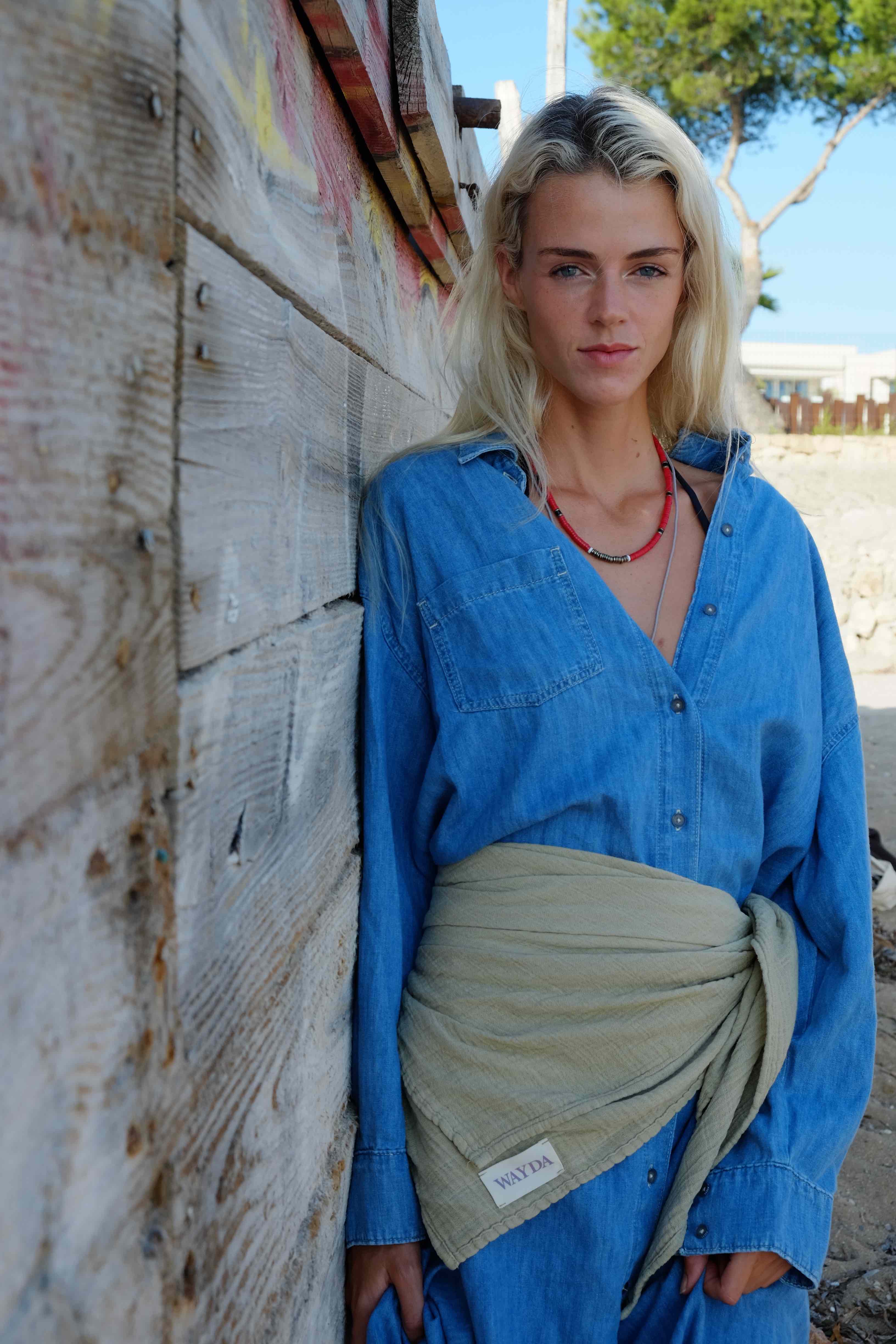 WAYDA muslin cotton scarf in simple eucalyptus – available in sizes 70x70cm, 100x100cm and 140x140cm, woven in Germany